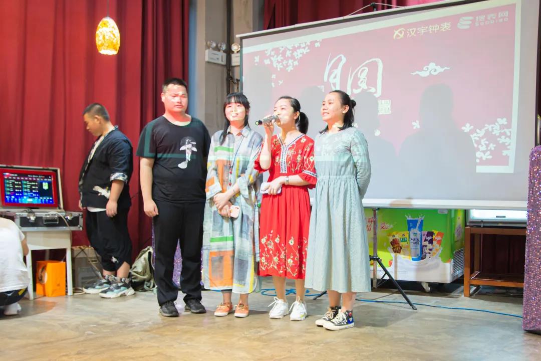 漢宇鐘表售后部的特色民族風