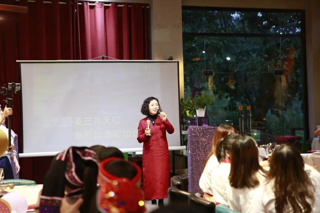 總經理喻海英女士與大家舉杯同慶